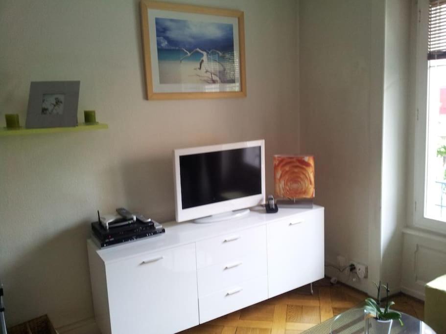 8 Minutes Walking From Train Station *