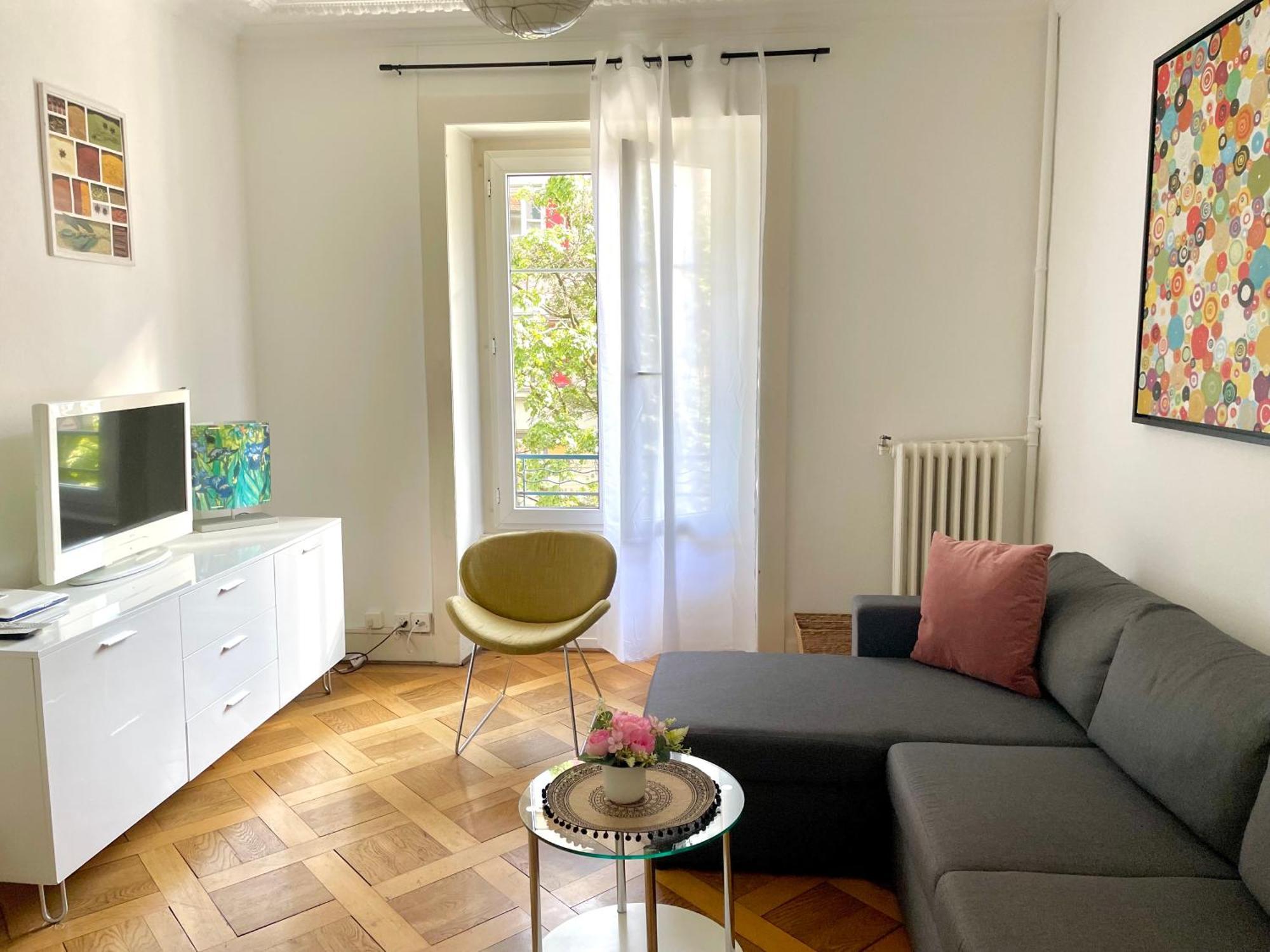 8 Minutes Walking From Train Station Apartment