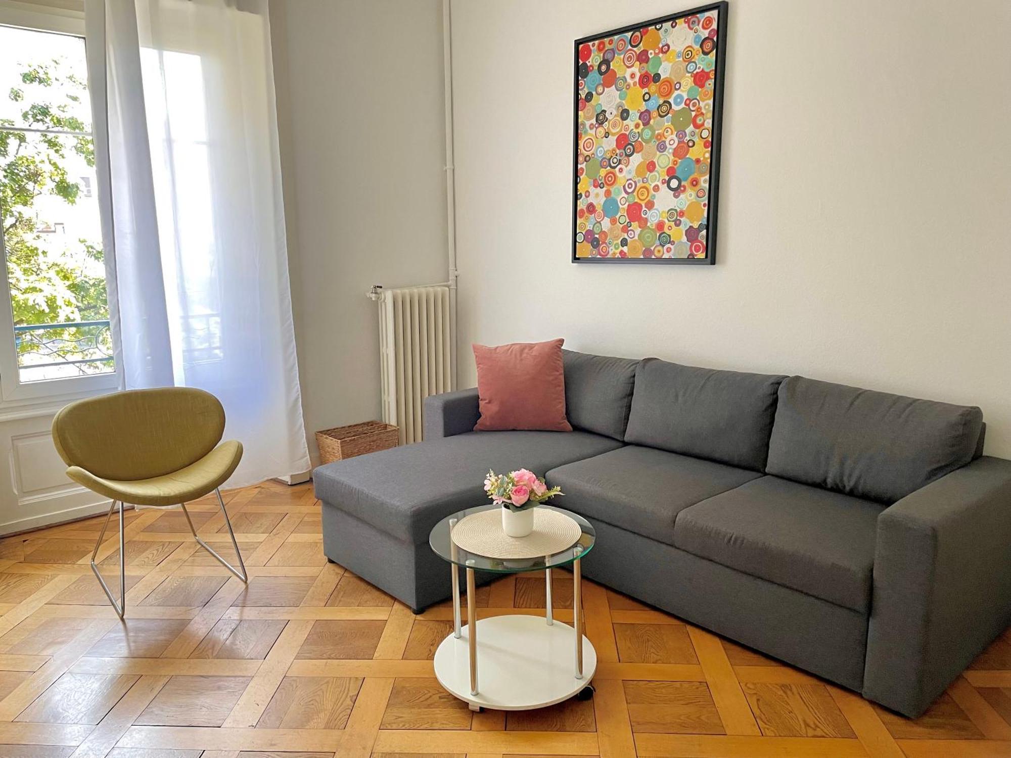 8 Minutes Walking From Train Station Apartamento Lausana