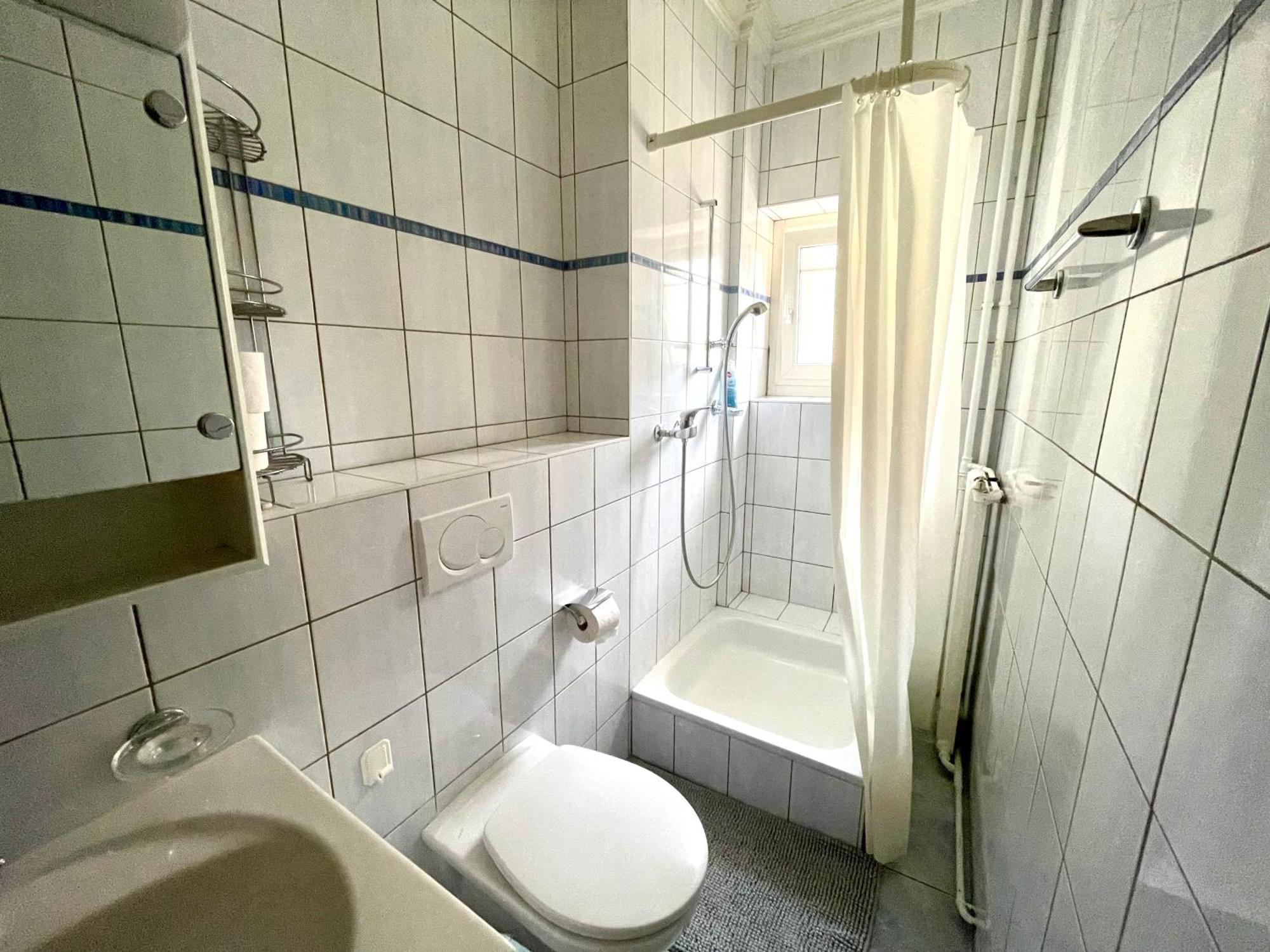 8 Minutes Walking From Train Station *