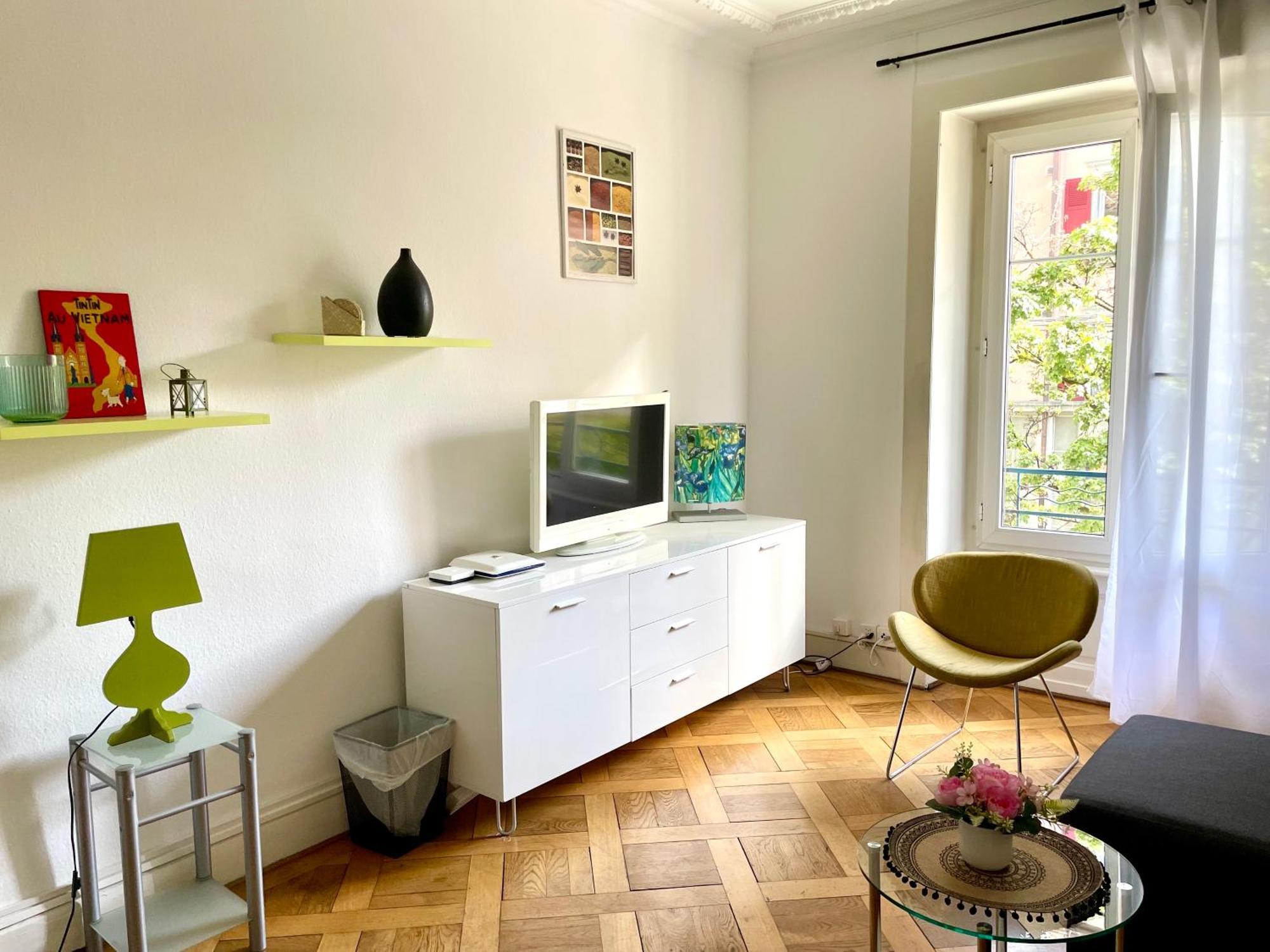 8 Minutes Walking From Train Station Apartment